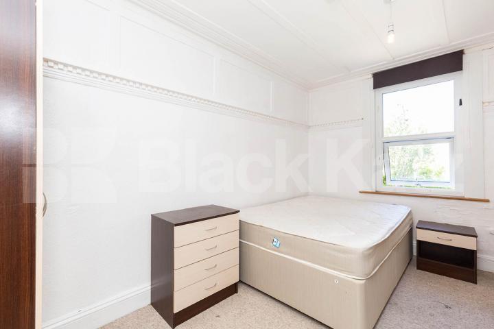 Bright two double bedroom flat set on the top floor of a period house Mercers Road, Tufnell Park